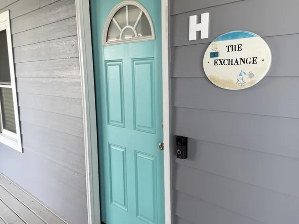 108 Pelican Dr, Atlantic Beach, NC