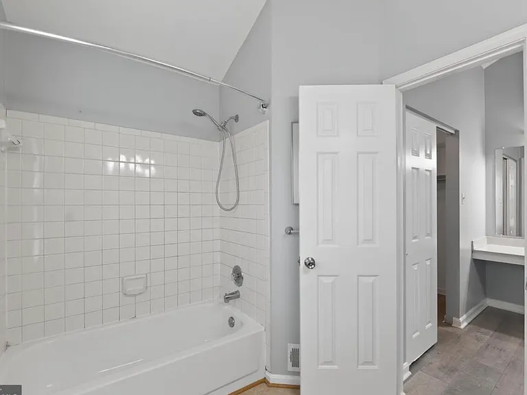 12909 Summer Hill Dr — Photo 9
