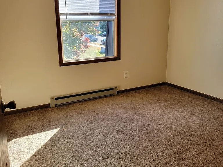 211 W Johnson St — Photo 14