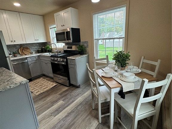 3rd image of 47 Edgewater Dr