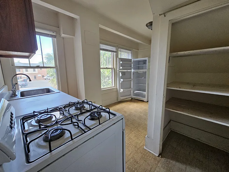 206 SW 3rd Ave — Photo 9