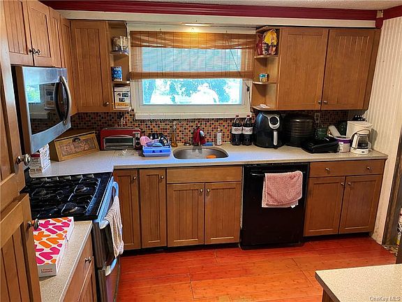 5th image of 9 Cathy Dr