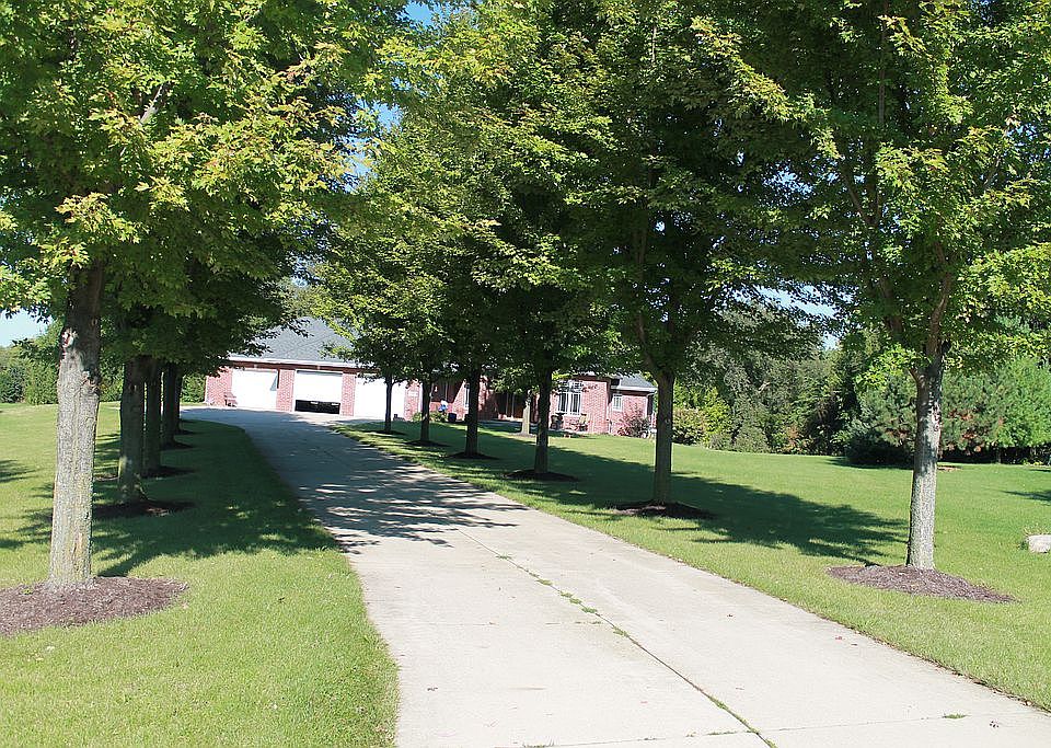 1st image of 526 Fairway Ln