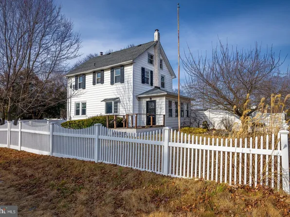 1363 Maple Ave, Croydon, PA 19021