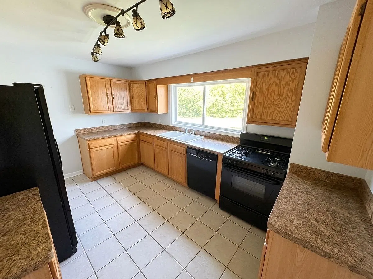 4 bed, 1544 sqft, $2,999 — Photo 3
