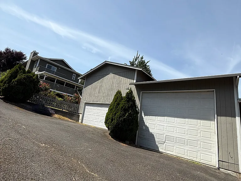 17336 Military Rd S — Photo 3
