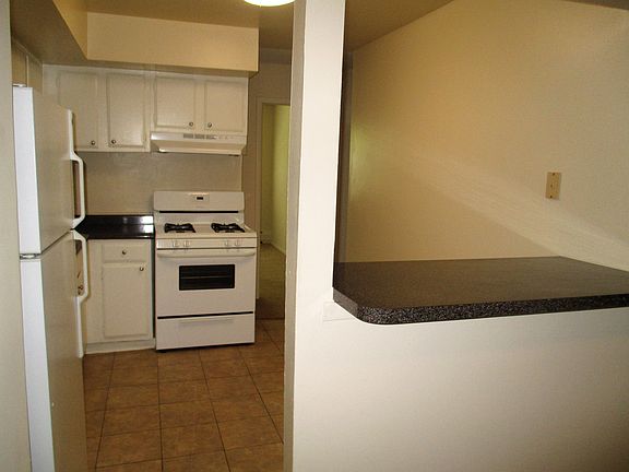 4th image of 10 Kensington Cir APT B