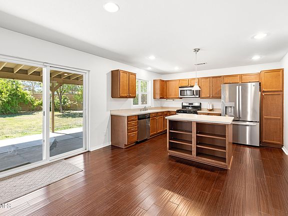 3rd image of 43023 Artesia Ct