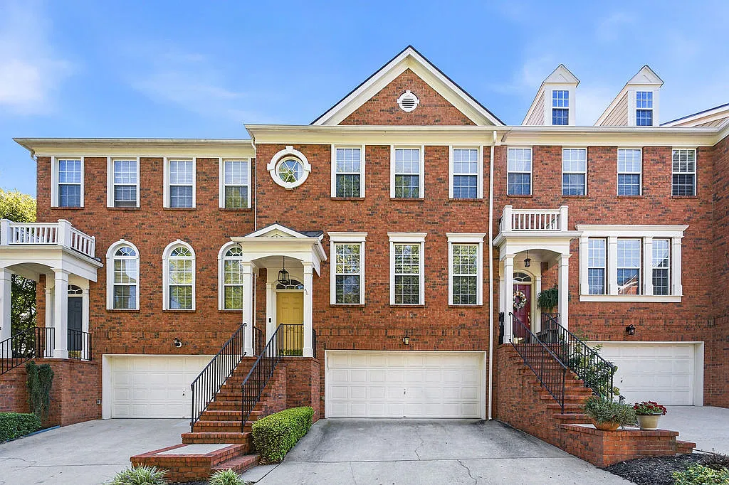 2428 Bridlewood Dr SE — Photo 1