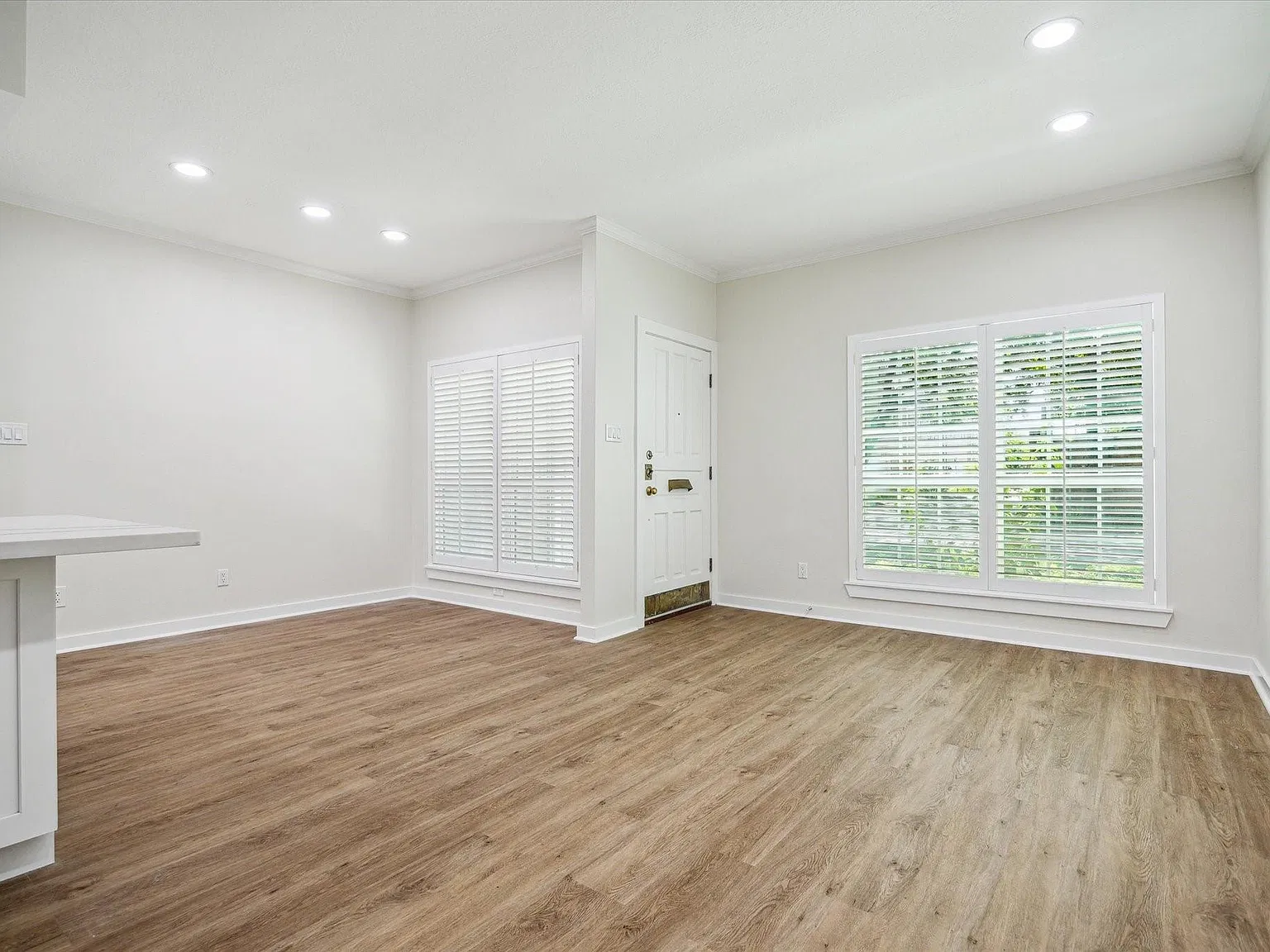 3 bed, 2.0 bath, 1770 sqft, $3,000 — Photo 4