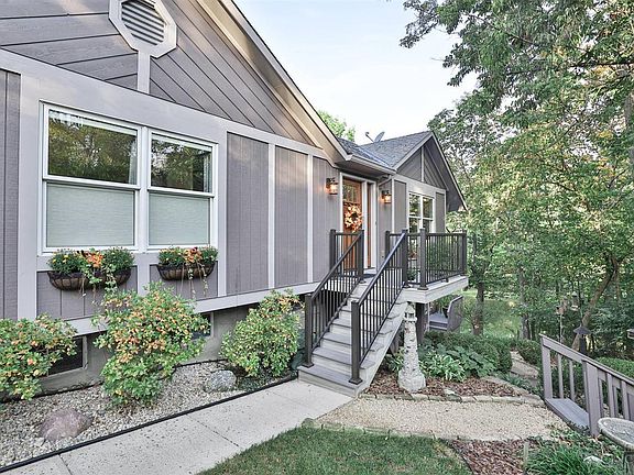 3rd image of 5255 Lakefront Dr