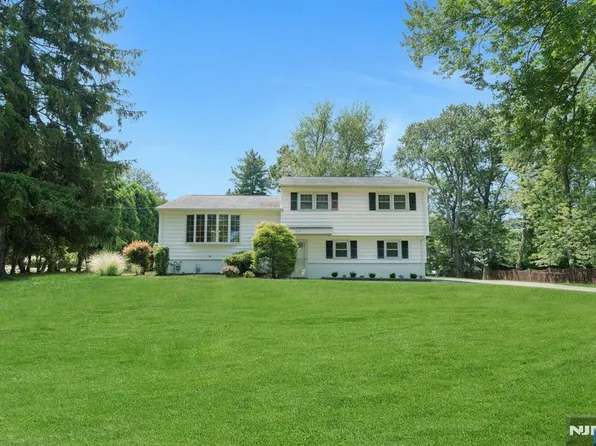 615 Maze Rd, River Vale, NJ 07675