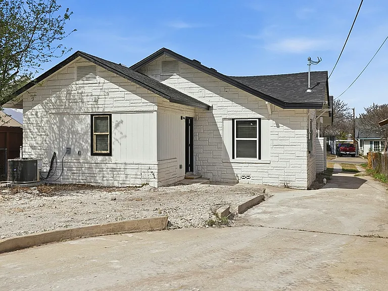 1230 Hammond Ave — Photo 23