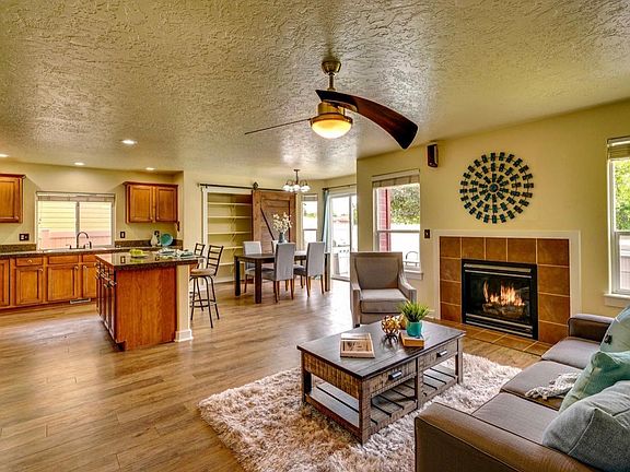 Kitchen/Living Room/Dining Area