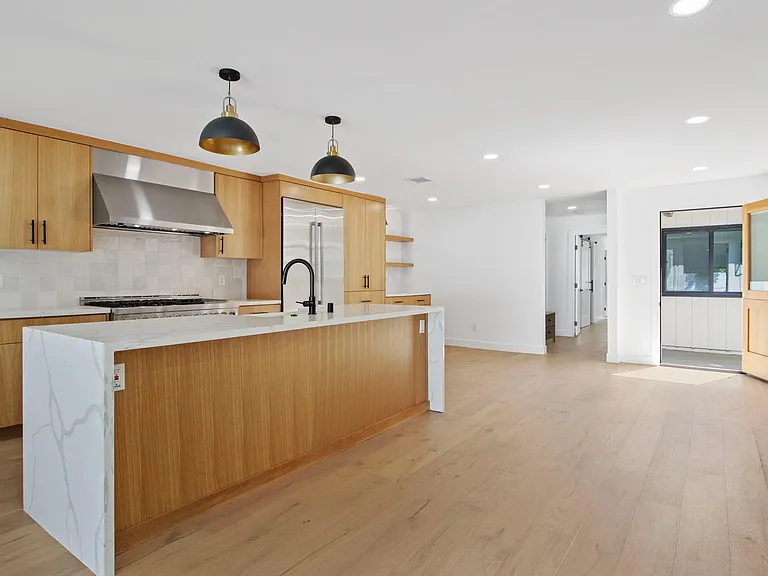 5261 Allott Ave — Photo 6