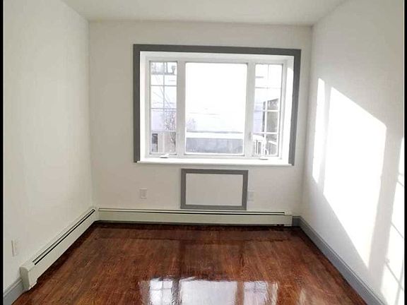 3rd image of 555 Bradford St