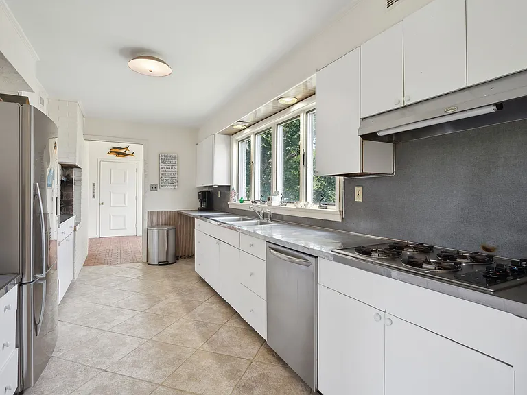 33 Beach Rd — Photo 21