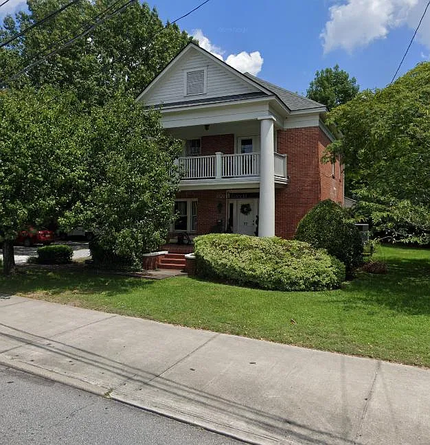 4 bed, 3200 sqft, $5,800 — Photo 1