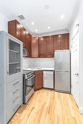 Rented by REAL New York | media 11