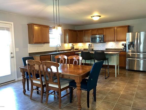 4th image of 1905 Greenview Ct