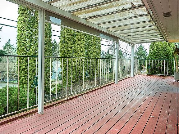 Wrap-around deck