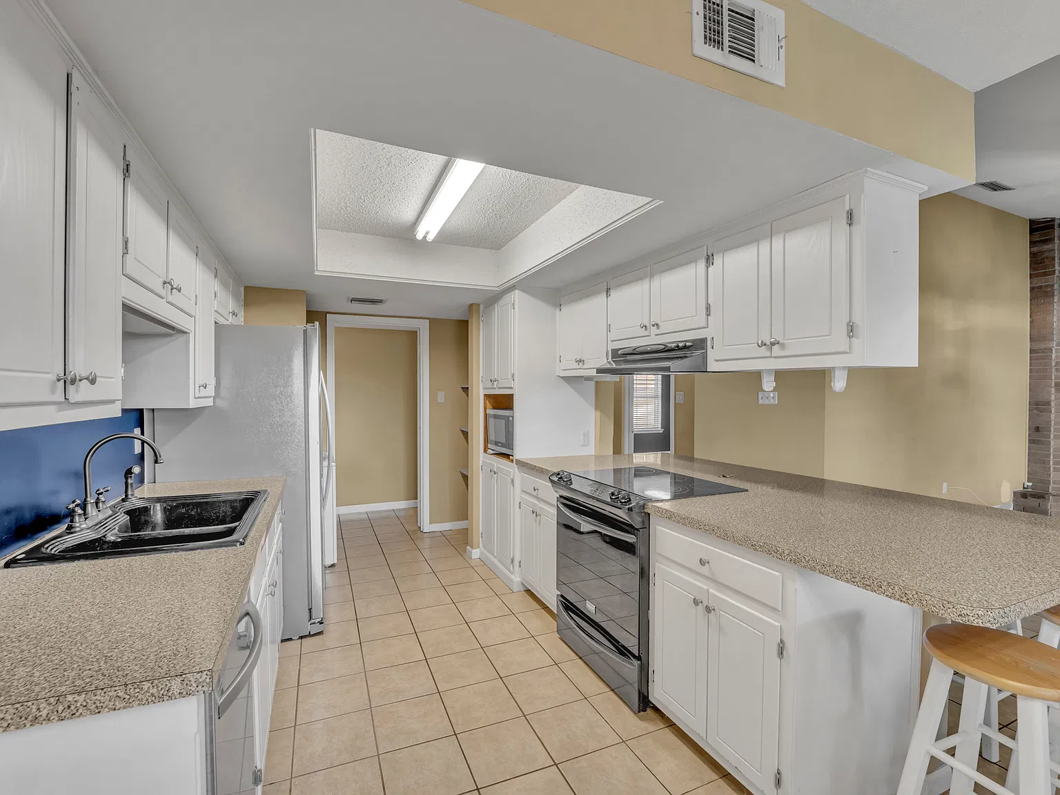 305 Patty Ct — Photo 4