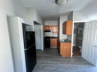 86 Lawrence St #B, Framingham, MA 01702