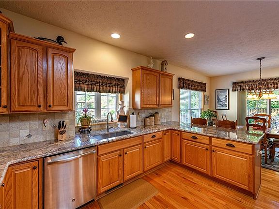2nd image of 4751 Sarah Ln