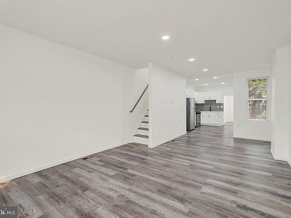 2nd image of 405 N Rodney St
