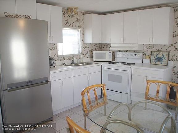 3rd image of 2862 SW 58th Mnr