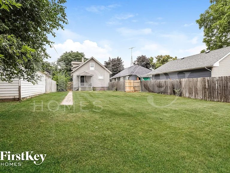 814 Bowditch Ave — Photo 14