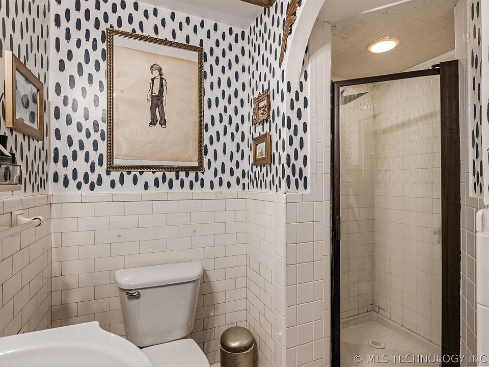 28th image of 2216 N Elwood Ave