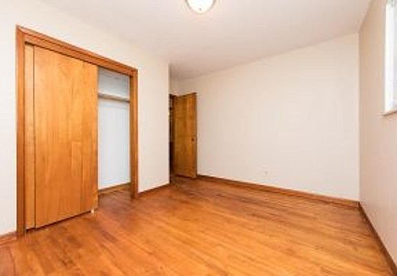 4th image of 656 E Russell Lake Dr