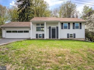 410 Village Rd, Harrisburg, PA 17112