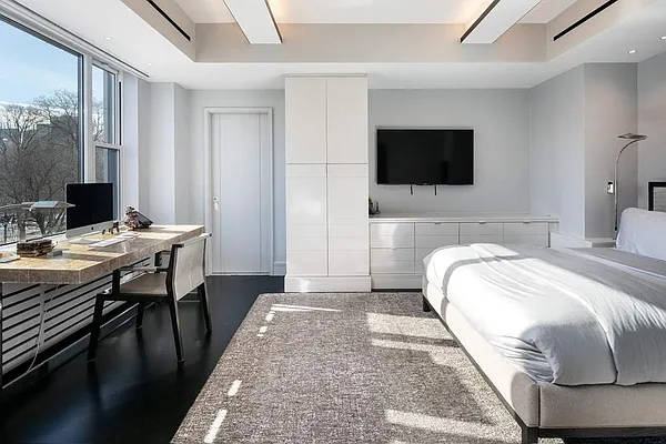 Sold by Sotheby's International Realty | media 22