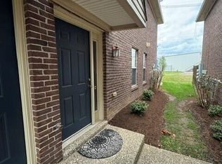 8400 Grand Trevi Dr, Louisville, KY