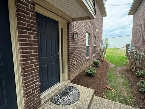 8400 Grand Trevi Dr, Louisville, KY 40228