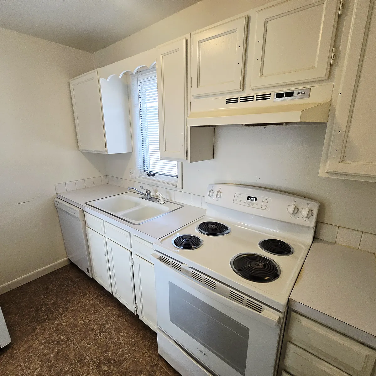 Building Photo - 1741 Raven Ave #4