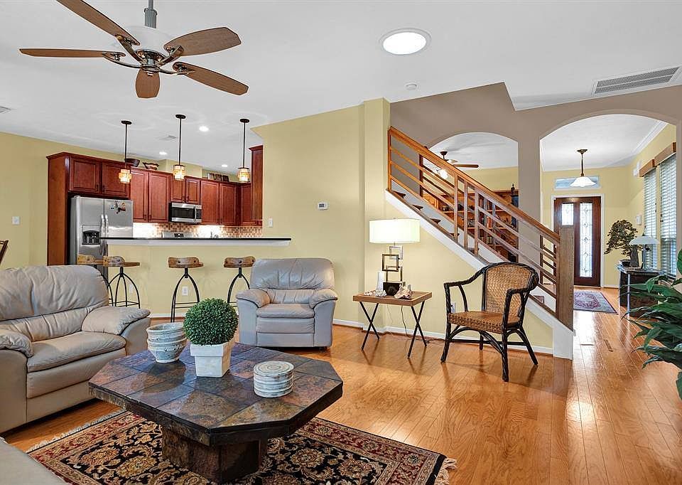 1st image of 5327 Canyon Hollow Dr