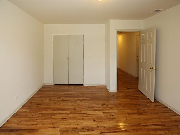 2nd image of 4654 N Malden St #Number1_1