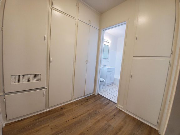 5th image of 5131 Bakman Ave #6