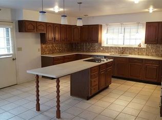704 Sherrill Ln, Roswell, NM 88201