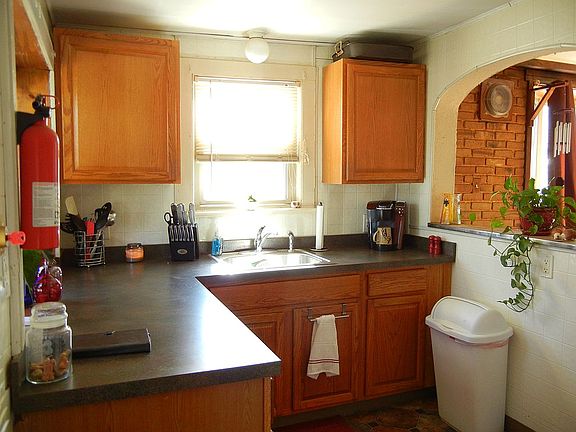 2nd image of 211 Simpson Ave