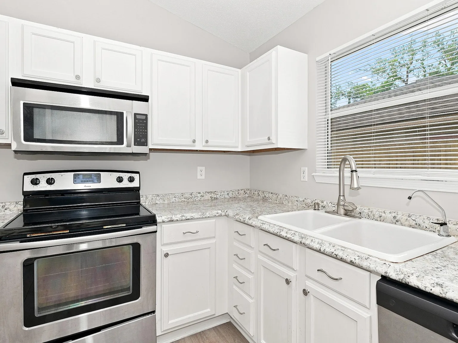 630 Main St — Photo 3