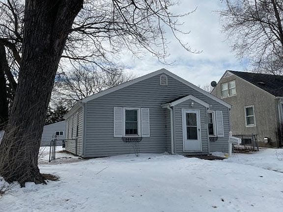 2nd image of 127 Warburton St W