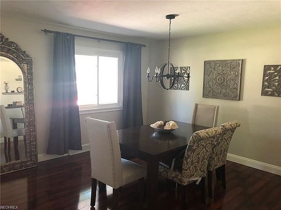 3rd image of 121 Ashwood Dr