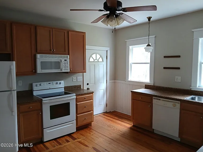 180 N May St — Photo 11
