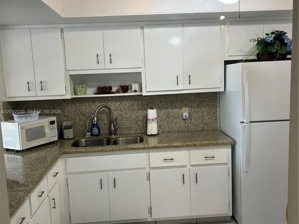 1351 NE Miami Gardens Dr APT 222E, Miami, FL 33179