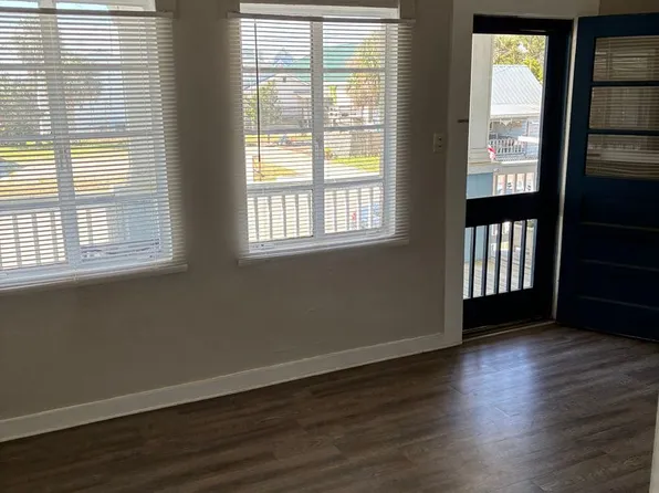 Carriage House Apts, 104 W Stable Aly APT 8, Saint Marys, GA 31558
