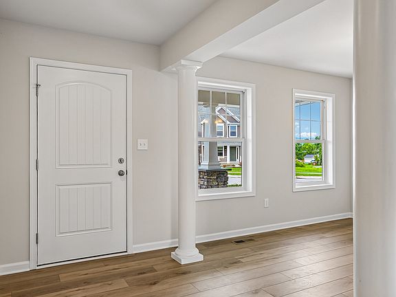Crestmont-C-AV33-Dining-Room-1